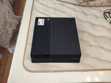 dyson ikinci el: Sony PlayStation 4 konsolu müasir oyun təcrübəsi təmin edən qara