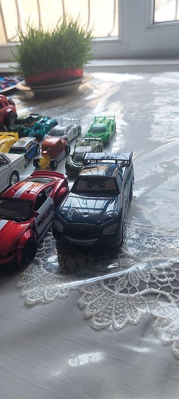 İncəsənət və kolleksiyalar: Metal oyuncaq maşınlar dəsti - Miqyas: təxminən 1:64 - Korpus: metal — 5