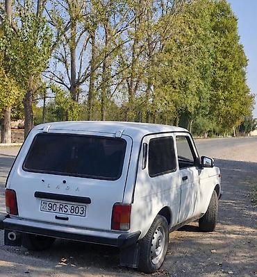 lada şiti: LADA Niva 3 qapı, ağ rəngli ofroud Xırda kosmetik işləri var — 5