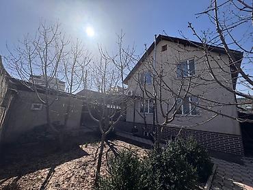 Продажа коттеджей и домов: Продаётся 2-этажный дом с жилым цокольным этажом. В жм Кок-Жар . 📍 — 12