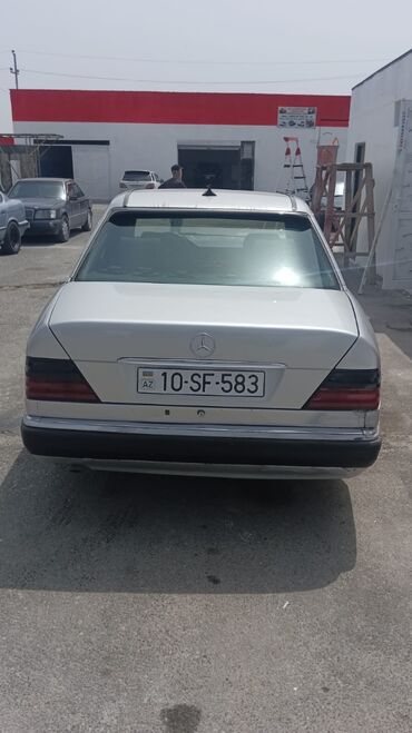 Mercedes-Benz: Mercedes-Benz E 320: 3.2 l | 1993 il Sedan