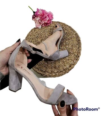 Sandale: 2700
36 do 41 — 6