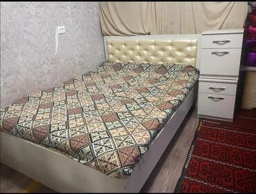 мебель в кредит в бишкеке: Двуспальная кровать, Б/у, С мягким изголовьем, длина - 203 см
