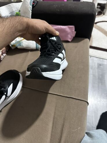 Krasofkalar və idman ayaqqabıları: Saytda 70 dollardan 39 dollara dushub endirimdedir hal hazirda — 3