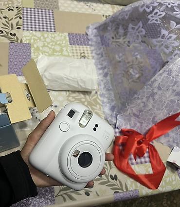 Мгновенная камера Fujifilm Instax Mini 12, цвет белый. Особенности: -