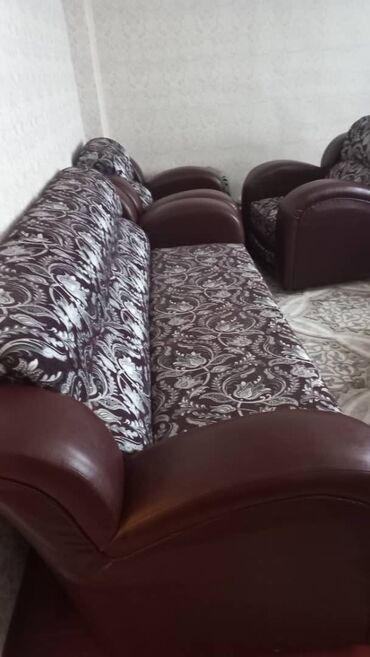 жалал абад квартира берилет: Сатылат диван комплект 4 шт почти новый состояние отличное цена 37000