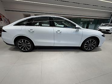 Roewe: Roewe : 2026 г., Автомат, Гибрид, Лифтбек — 3