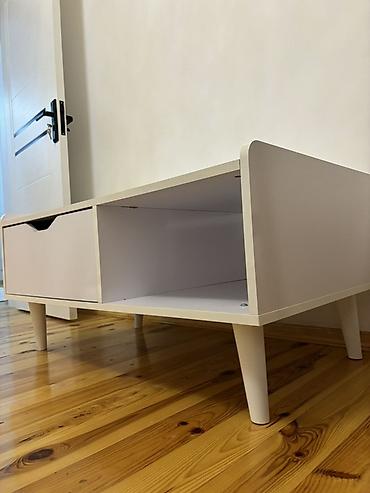 Sifarişlə jurnal masaları: Düz masa, Açılmayan, Təkərsiz, Parlaq laminat — 7