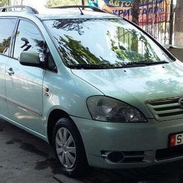 Toyota: Компактный минивэн Toyota Авенсис Verso. 2002- г. светло-зеленого