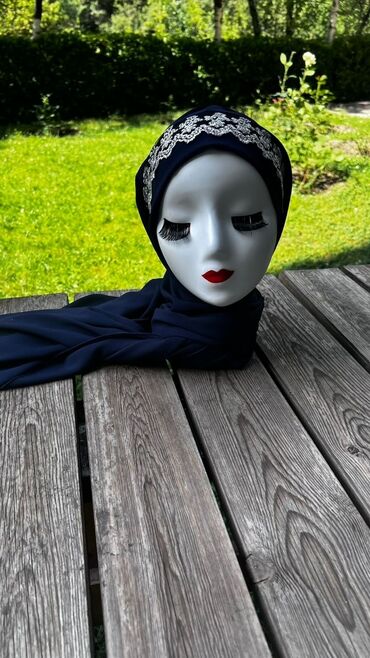 Шарфы, палантины: Изумрудно-зеленый хиджаб из легкой ткани. Украшен расшитой тесьмой — 10