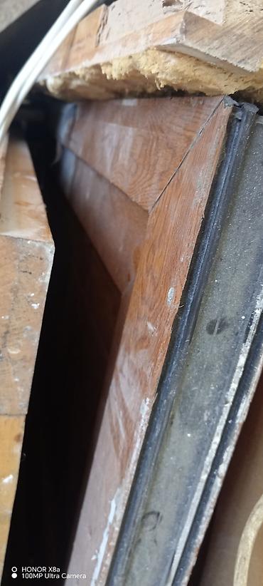 Döşəmə: Plastik qapi Təsvir: - Ağac teksturalı, qoz rəng çalarında laminat — 1