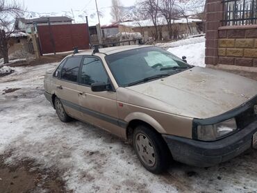 Volkswagen: Volkswagen Passat: 1990 г., 1.8 л, Механика, Бензин, Седан