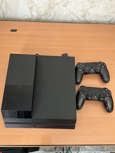 PS4 (Sony PlayStation 4): Продаю Playstation 4