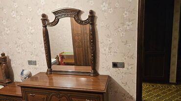 Uzunmüddətli kirayə mənzillər: Neftçilər metrosu yaxınlığında,229 nömrəli məktəbin yanında,5 — 16