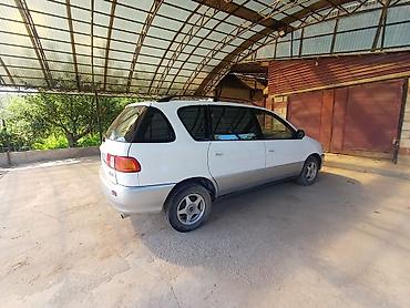 бир: Toyota Picnic: 1999 г., 2 л, Кол менен иштөөчү, Дизель, Вэн/Минивэн — 5