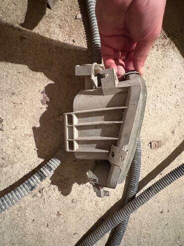 Bamperlər, buferlər: Xirda siniqlari var ve ekseriyyet ustundedi.shekildeki hamisini uygun — 9