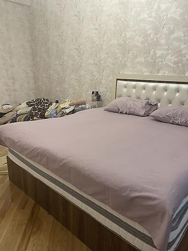 Çarpayılar: İki nəfərlik yataq dəsti - Klassik dizaynlı, düyməli kapitone başlıq — 2