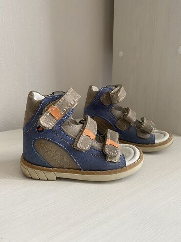детская ортопедическая обувь: Продаю детские ортопедические сандали покупали за 2500, продаю за