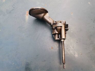 Auto delovi: Uljna pumpa Lada 2121,21213,21214 Niva. Polovno, ocuvano. Skinuto sa — 2