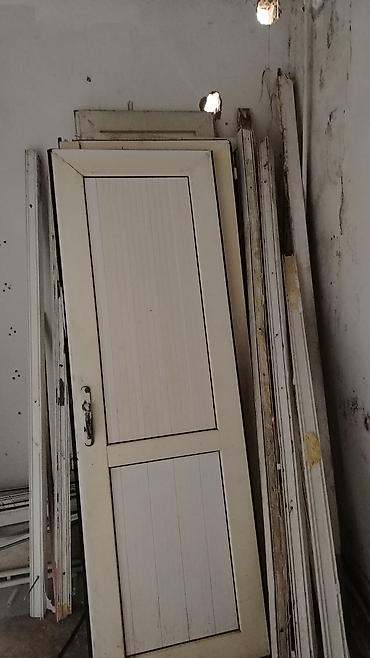 termos qab: Ağ rəngli taxta qapılar və qutu-setləri - Material: ağ rəngə boyanmış — 1