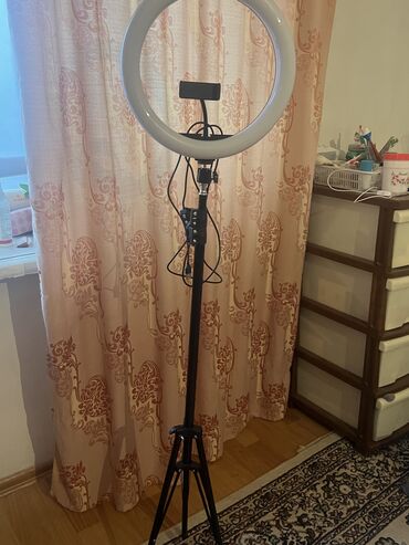 Освещение: Продам штатив+лампа . Абсолютно новый покупала во Владивостоке