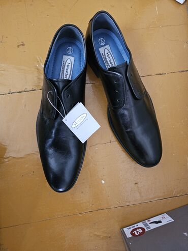 лакированные туфли: Продаю новые мужс.туфли из натуральной кожи размер 42