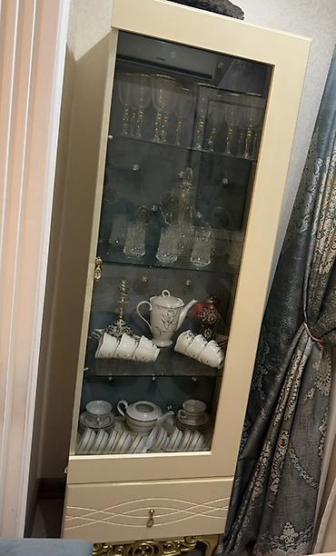 Şüşəli dolab vitrini, İşlənmiş, Ünvandan götürmə