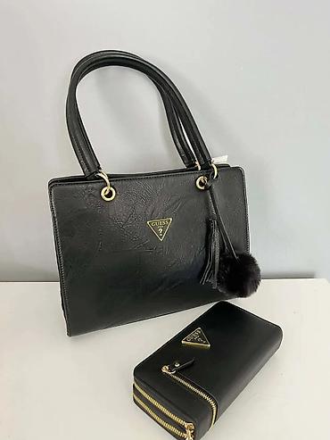 Putni koferi i torbe: GUESS ženska torba + novčanik – set - Elegantan set sastavljen od — 2