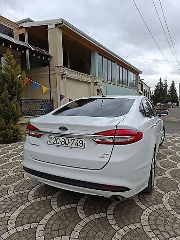 fusion disk: Ford Fusion SE sedan – ağ rəng, 4 qapı. Xarici: - Xrom ön barmaqlıq — 4