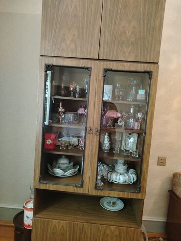 Qonaq otağı dəstləri: Klassik üslubda otaq mebelləri dəsti Dəst tərkibi: - Geniş divar — 3