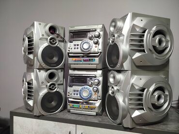 музыкальный центр самсунг: Продаю верхний SAMSUNG Twin Woofer музыкальный центр есть AUX есть и