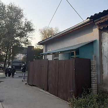 до 200000 сом ош: 🔥 ПРОДАЁТСЯ УГЛОВОЙ УЧАСТОК — ПЕРВАЯ ЛИНИЯ! 📍 Бишкек, пересечение — 5