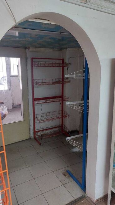 аренда под следующим выкупом рассрочка: Ижарага берем Дүкөн, Өзүнчө турган дүкөн, 30 кв. м Иштебеген, Жабдуулары менен, Ремонту менен, Жылытуу, Электр жарыгы, 1-сызык