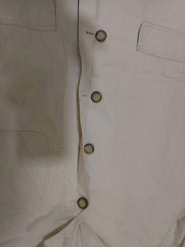 pull and bear turkey: Jakna.Neutralna boja.Kopcanje i dugmići i rasferslus.Velicina 52.Cena — 4