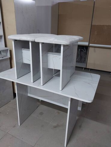 jeskizy kuhonnoj mebeli: Комплект стол и стулья Новый