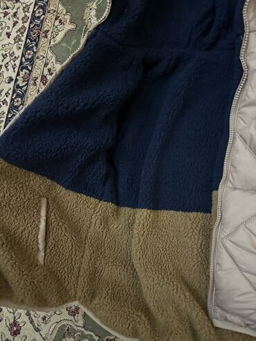 леопардовые вещи: Детская стёганая куртка с капюшоном двухсторонняя Тедди. Размер на 4-5