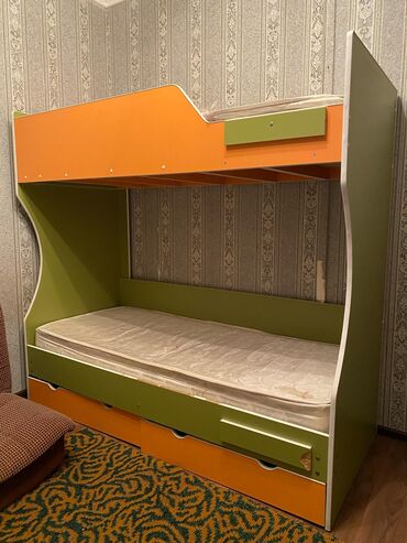 мебель из дерево: Двухъярусная кровать, Для девочки, Для мальчика, Б/у
