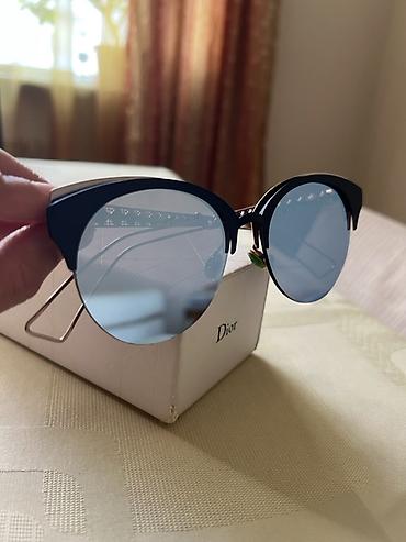Eynəklər: Dior markasinin gün eynəyi
Chox az istifade olunub — 1