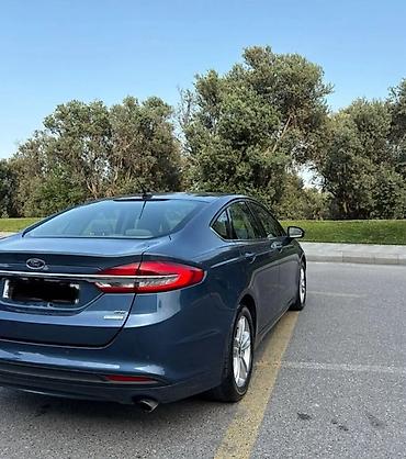 Ford: Ford Fusion sedan - Kuzov: 4 qapılı sedan, mavi rəng - Mühərrik — 5