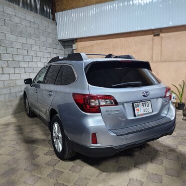 спортивный авто: Subaru Outback, серебристый универсал (кузов Outback). Полный привод