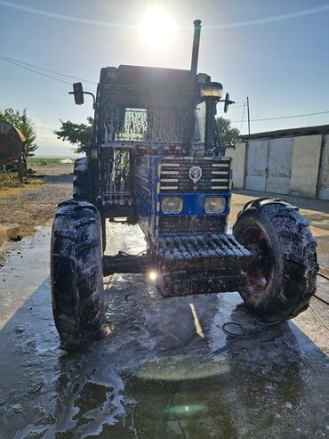 Traktorlar: Traktor New Holland YAPON, 2001 il, 110 at gücü, motor 0.6 l, İşlənmiş