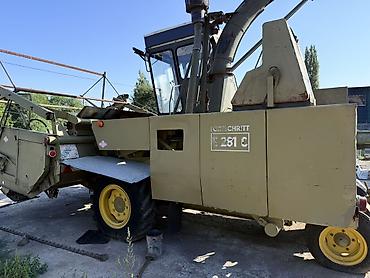 lalafo traktor: Кукурузоуборочный комбайн Fortschritt E 281 C - Самоходный — 1