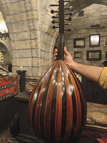ukulele: Məhsul: Ud (şərq simli musiqi aləti) Təsvir: - Klassik armud formalı — 1