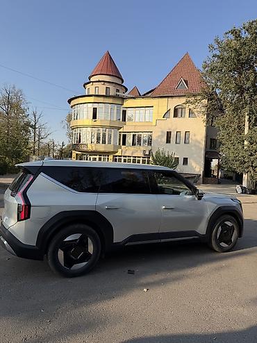 самый дешёвый электромобиль: Kia EV9: 2023 г., Автомат, Электромобиль, Внедорожник — 3