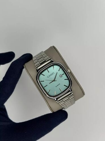 Другие аксессуары: Стильные наручные часы, идеально подходящие для подарка и личного