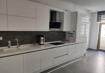 Ofislər: Ofis ve ya tədris meqsədli obyekt İcarəyə verilir. Sahesi170 m2 4 — 8