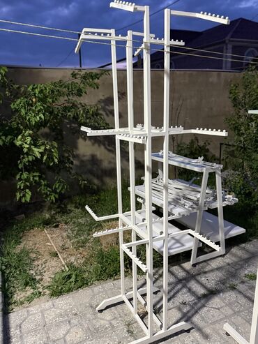 Stend vitrinləri: Ağ rəngdə müxtəlif vitrin ləvazimatları, asılqanları satılır. Sayları -da lalafo.az — 6 Stend vitrinləri: Ağ rəngdə müxtəlif vitrin ləvazimatları, asılqanları satılır. Sayları — 6