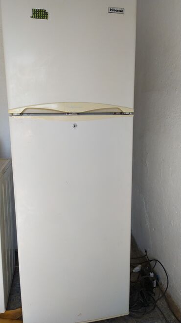витрина холодильная: Холодильник Hisense, Б/у, Двухкамерный, No frost