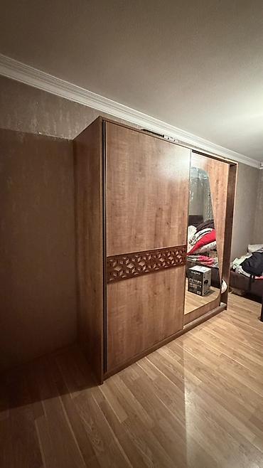 taxta asılqan: Sürgülü qapılı geyim dolabı - Material: taxta teksturalı laminat — 1