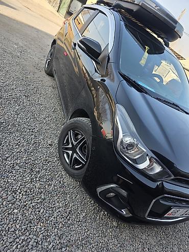 Chevrolet: Chevrolet Spark: 2017 г., 1 л, Вариатор, Бензин, Хэтчбэк — 2